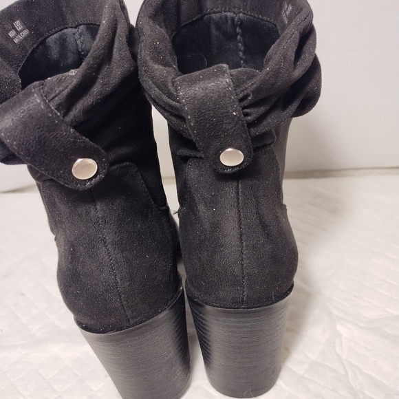 CL by laundry black suede ankle boot size 6.5 - Picture 4 of 9